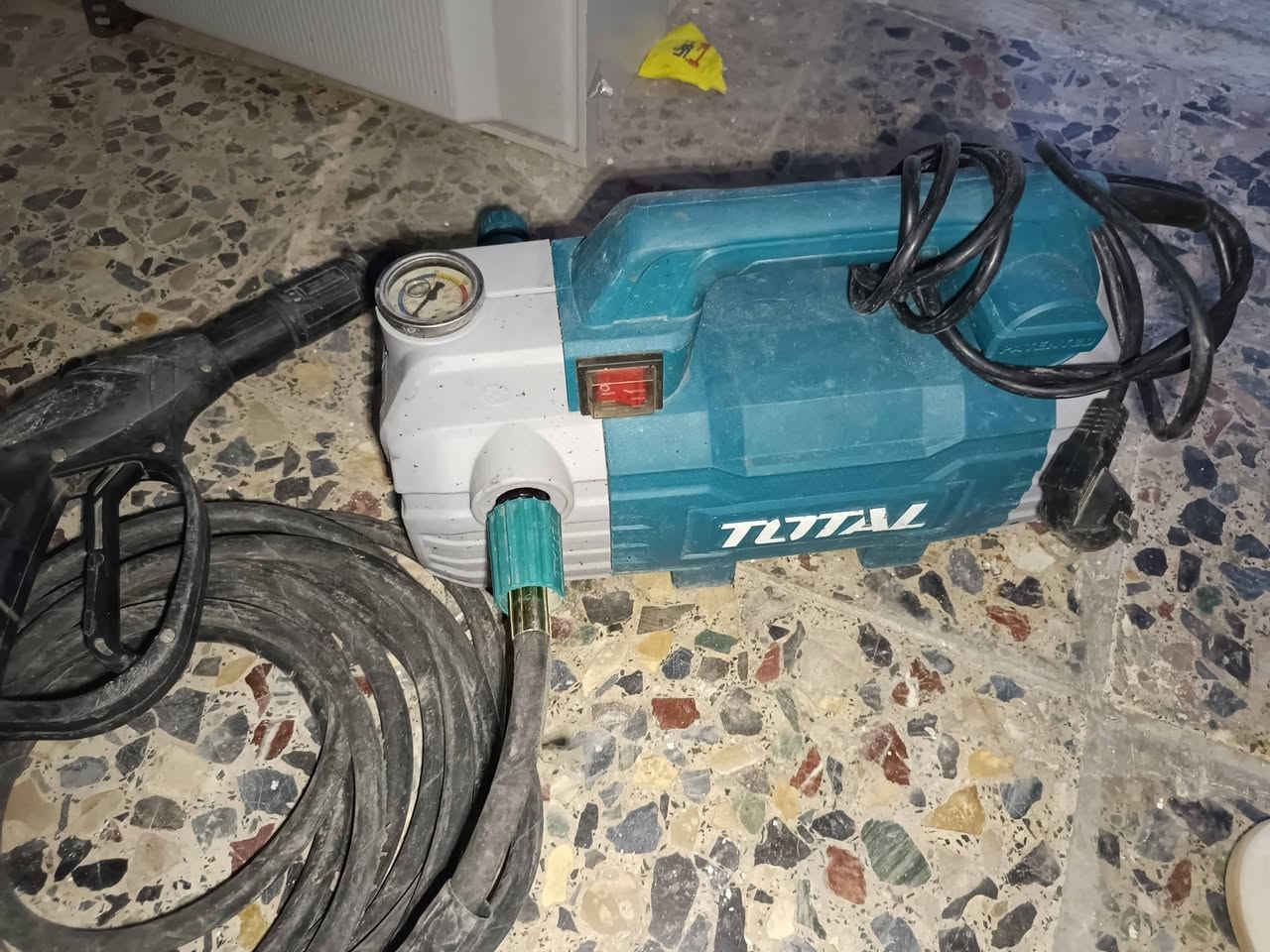 السلام عليكم فاره اصليه مال غسيل سيارات فاره 2000 بار و200 تقريبا فاره معروفه هاي النوعيهشغاله  السعر 70 مكان بغداد العلاوي شارع الشيخ معروف بعدها جديده استخدام قليل رقم الهاتف***********

