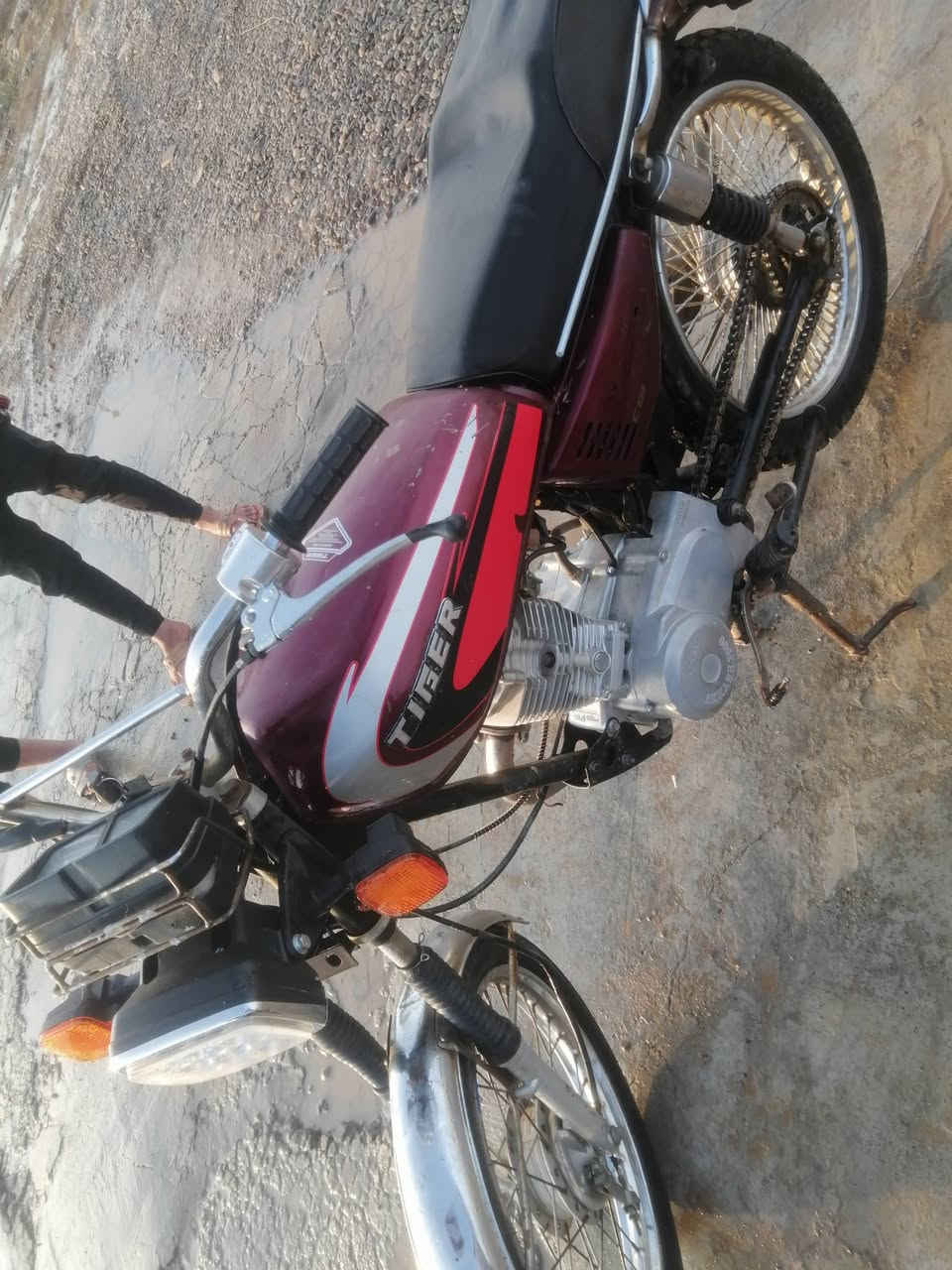 للبيع بيع مستعجل موديل 19 موطور كلو شغال كهربائيات  شغال كلو شغال سعر 300 وبي مجال حك الجيه ***********
