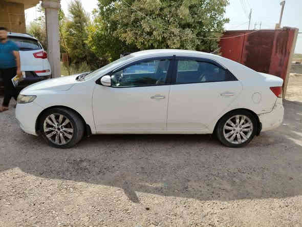 سيراتو موديل ١٢ سياره جاهزه بيهه بس قبق الصندوق صبغ والباقي كفاله محرك كير حداديه مكفوله مكان السياره بغداد 
***********
السعر 110 وبيهه مجال
