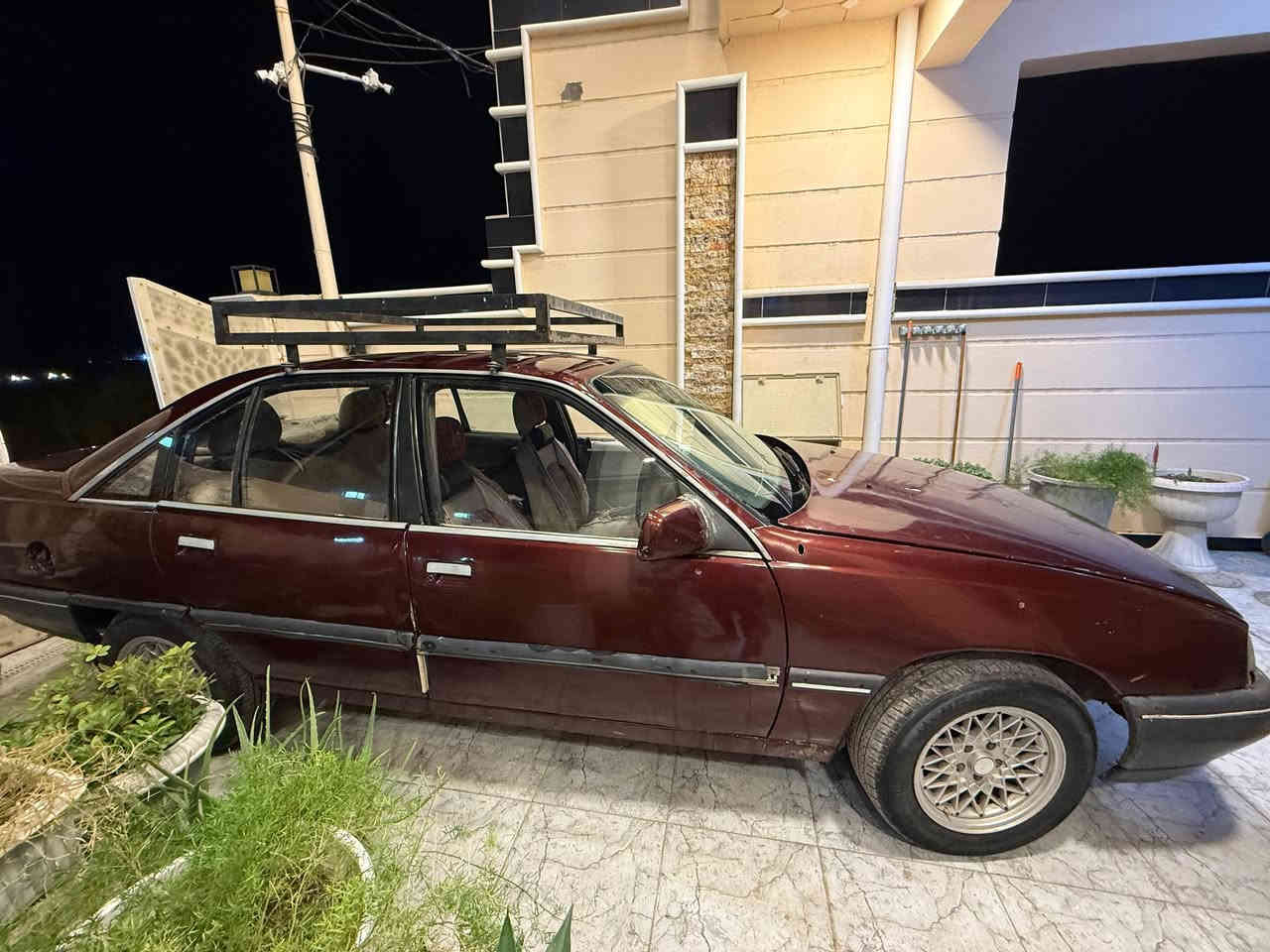 صالون اوبل اوميكا ١٩٨٩ 
رقم ديالى وبسمي تحويل ثاني يوم
لون احمر عنابي 
محرك 2000 
تايرات وباتري جدد 
بيهة طخه بلباب الخلفي موضحه بلصور 
يحتاج كهربائيات شكم شغلة 
وجامة السايق مكسورة 
ولباقي موضح بصور
المكان ديالى _ المقدادية
سعر 28 وبيهة مجال
***********
