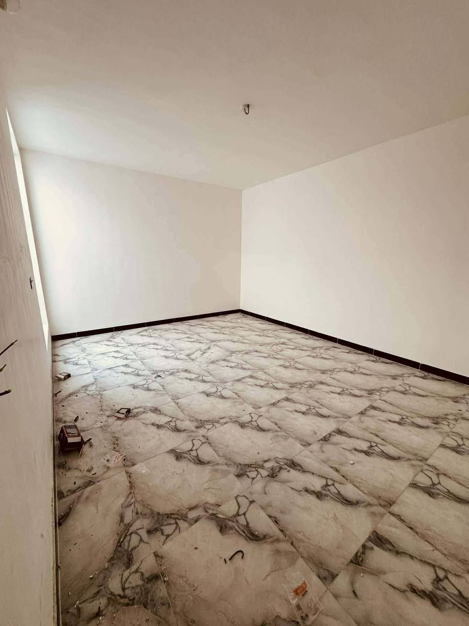 من رخصتك ادمن 

مشتملات عدد ثنين طابق ونص غرف عدد ثنين 

حمامات عدد تلاثه غرف عدد ثنين منطقة 

الشهداء ابو انسوره رقم العقار 7360 مساحة 

الواحد 125

الكاعيه صبه قبل البورسلين

السعر 115 وبي مجال

رقم الهاتف ***********
