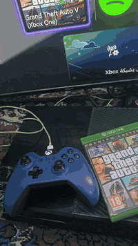 السلام عليكم حبايب♦️
اكس بوكس ون فات للبيع ذاكره ٥١٢♦️
كامل ملحقات محوله +جوستكات ثنين واحد شغال والثاني عاطل +كيبل كلكسي+كيبل اجدي ام اي+قرص جي تي اي الجهاز كامل ملحقات الشراي يراسلني خاص او يتصل *********** السعر ١٢٠ وبيه مجال توصيل مجاني لجميع محافظات العراق
