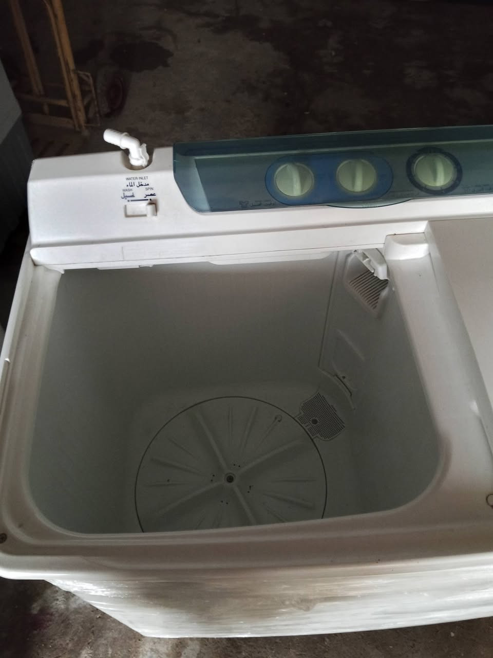 غساله 11 كيلو ابو الكعب هيتاشي غساله واحد على واحد مستخدم شيء قليل لوك جديد يعني بس كرتون ما ابي مال بيت زائده عود ابيعه تجي على الخاص  رقم الهاتف ***********
