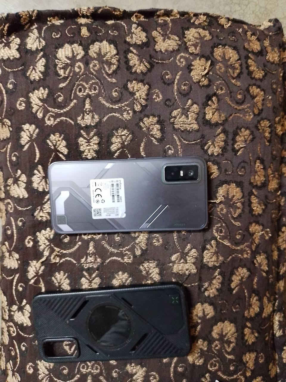 السلام عليكم شباب موبيل جيتي 30برو رام 12 بس كارتون ويه بس الشاحنه ما موجوده بطاريه 99لبيع السعر 400بي مجال لتوصل واتساب ***********
