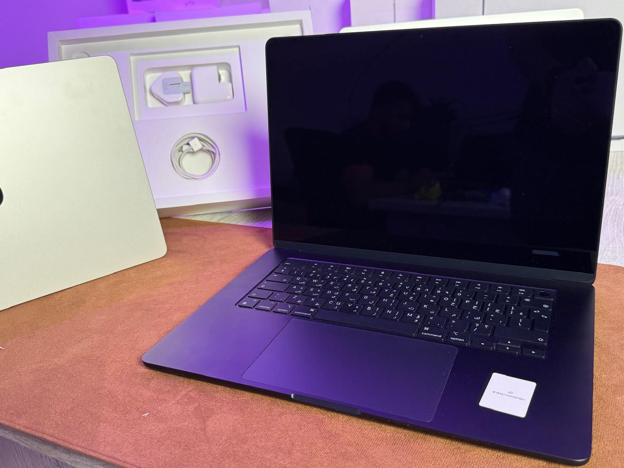 J0 الاسم

شاشة كبيرة + بطارية ممتازة + ضمان 

•⁠  ⁠MacBook Air 15-inch (2023)

•⁠  ⁠Apple M2

•⁠  ⁠RAM: 8GB

•⁠  ⁠SSD: 512GB

•⁠  ⁠البطارية: 100%

•⁠  ⁠عدد الدورات:20 فقط

•⁠  ⁠الضمان حتى July 16 2026

•⁠  ⁠السعر: 1،300،000 دينار

• كيبورد عربي - انكليزي 

• اللون : رصاصي / نيلي / ذهبي

• تتوفر ٣ قطع فقط

• المحتويات: كارتونة - شاحنة - كيبل

‎جهاز وكالة ماستر العراق.


**إذا كنت صاحب هذا الإعلان وتريد حذفه لأي سبب، رجاءا أرسل رسالة إلى الدعم الفني**