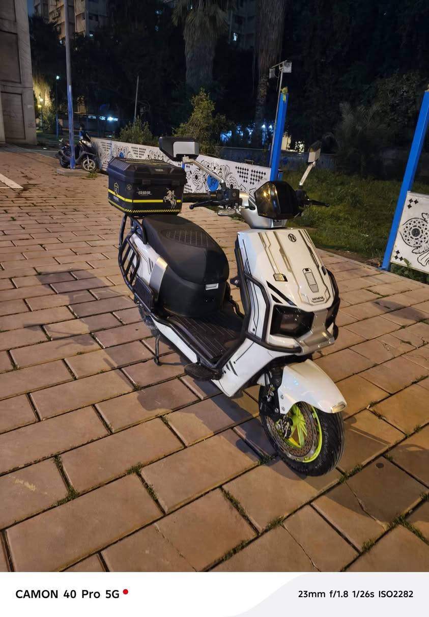 راجه  شحن  حجم  كبير  ام  درع   ملف  ٢٠٠٠  سرعه  ٩٠  تمشي  ٧٠ بيه  نقوصات بصسطه  عندك سويج  مايفتح  اله بصمه  تفتح  وتطفه  وعندك  بؤيك  وؤا  يخفف  وعندك  مكان دشكات  من تكشي  يطلع  صوت  لان  راغي براغي مالته دراجه  متروكه  جانت  بطريات  لوك سعر  ٤٧٥الف  وبيه  مجال   للطيبين هذن  نقوصلتها  كير  ثابت  عل  ٣  يعني  سرعتها  ٦٠ تمشي  لان  برغي مال ظسكات ةرا  راغي  مكاني  العلاوي *********** دراجه دبل بضمه ودبل  سويج
