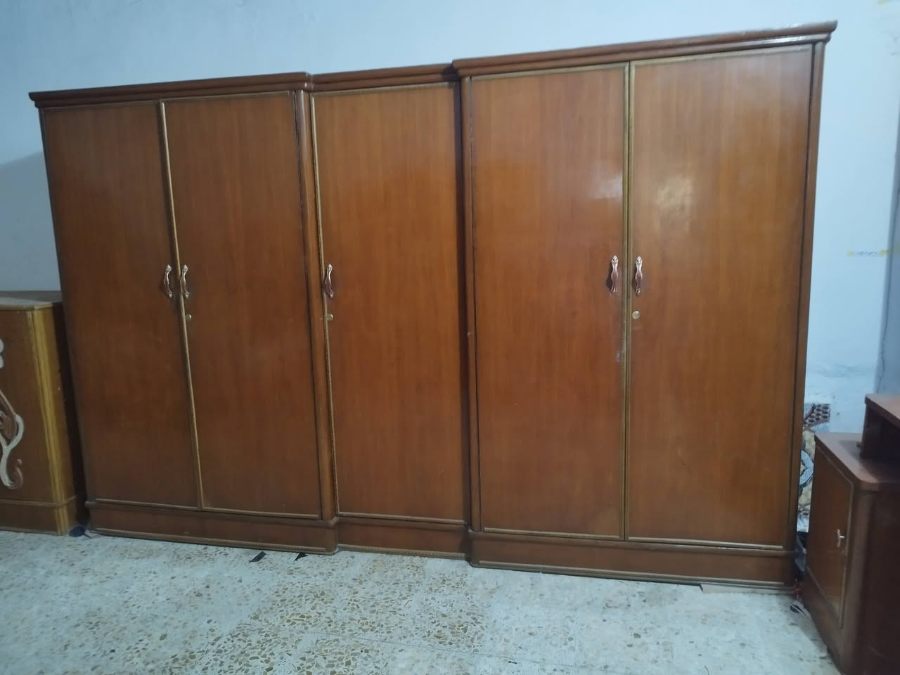 غرفة اخشاب خمسة أبواب السعر ٦٠٠ وبيه مجال


**إذا كنت صاحب هذا الإعلان وتريد حذفه لأي سبب، رجاءا أرسل رسالة إلى الدعم الفني**