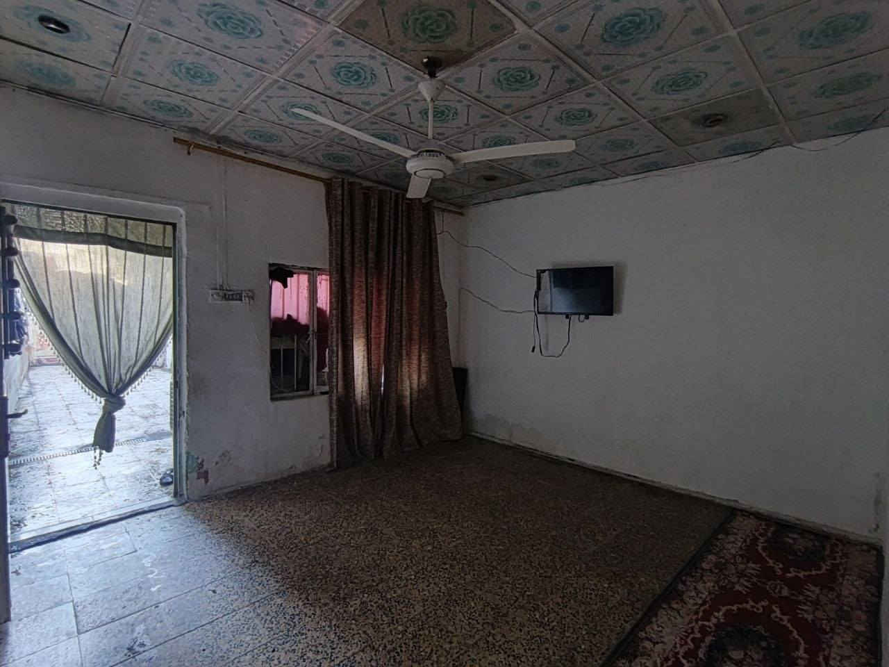 السلام عليكم بيت 110 متر  غرفه فوك + ستقبال +صاله + غرفه
عنوان الحميديه بل بدايه قرب حسينيه عل مشروع  *********** تصال عل رقم سعره 35 وبي مجال
