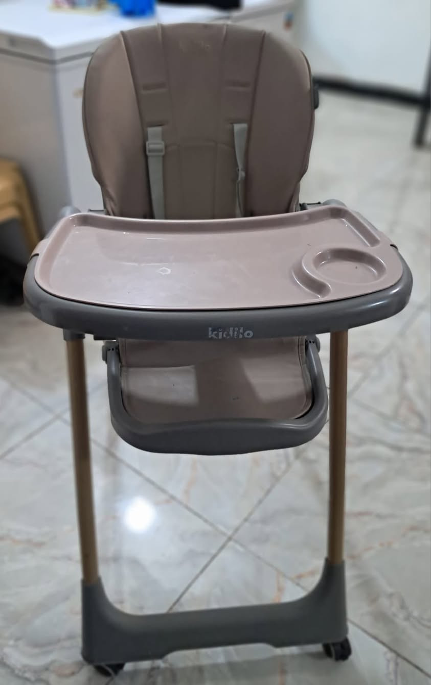 للبيع كرسي طعام أطفال Kidilo بحالة جيدة جدًا 🌟

✔️ نظيف وحالة ممتازة  
✔️ حزام أمان  
✔️ صينية أكل  
✔️ قابل للحركة مع عجلات  
✔️ مناسب للأطفال

الحالة: مستخدم استخدام خفيف  
السعر: 75 ألف قابل للتفاوض بالمعقول  
للاستفسار مراسلة خاص

الموقع:بغداد الدورة


**إذا كنت صاحب هذا الإعلان وتريد حذفه لأي سبب، رجاءا أرسل رسالة إلى الدعم الفني**