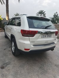 للبيع جيب ٢٠١١ بيها جاملغ امامي وباب بدون دواخل مكينه فقط رواجز بيها ا...