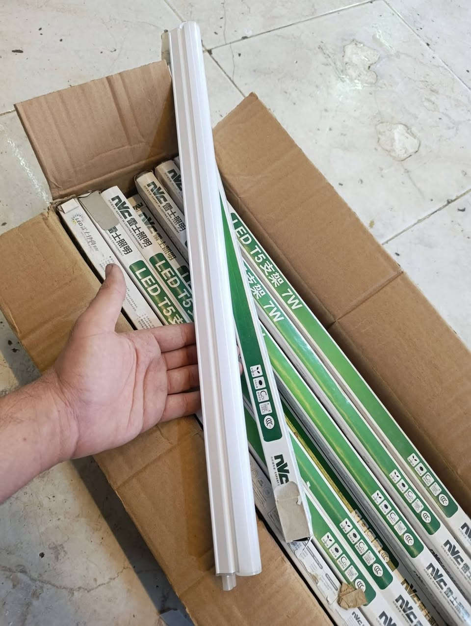 شمعات باله أوربية يتركبن على بعض يشتغل كهرباء مباشر متوفر كارتون بيه 28 قطعة 
أعطي سعرك وبلعافية


**إذا كنت صاحب هذا الإعلان وتريد حذفه لأي سبب، رجاءا أرسل رسالة إلى الدعم الفني**