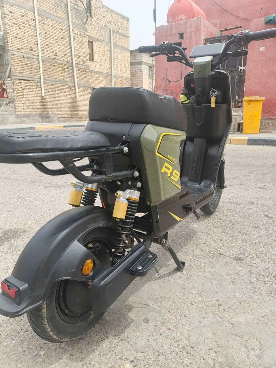 دراجه r9 2025
الموصفات
1.نشره ضوئيه 7 الوان
2.نضام بك 
3.دبل اشاره
4.كلوب زنون بلادي
5.لون زيتوني 
6.سرعه 109
7.دبل سويج و كارت 
الدراجه كامله موصفات كلشي بيهه شايله موجود و شغال الدراجه نقصهه بطاريات سعرهه
250 وبيهه مجال 
للتواصل***********
العنوان البصرة القبله حي الشهداء خلف افران النرجس
