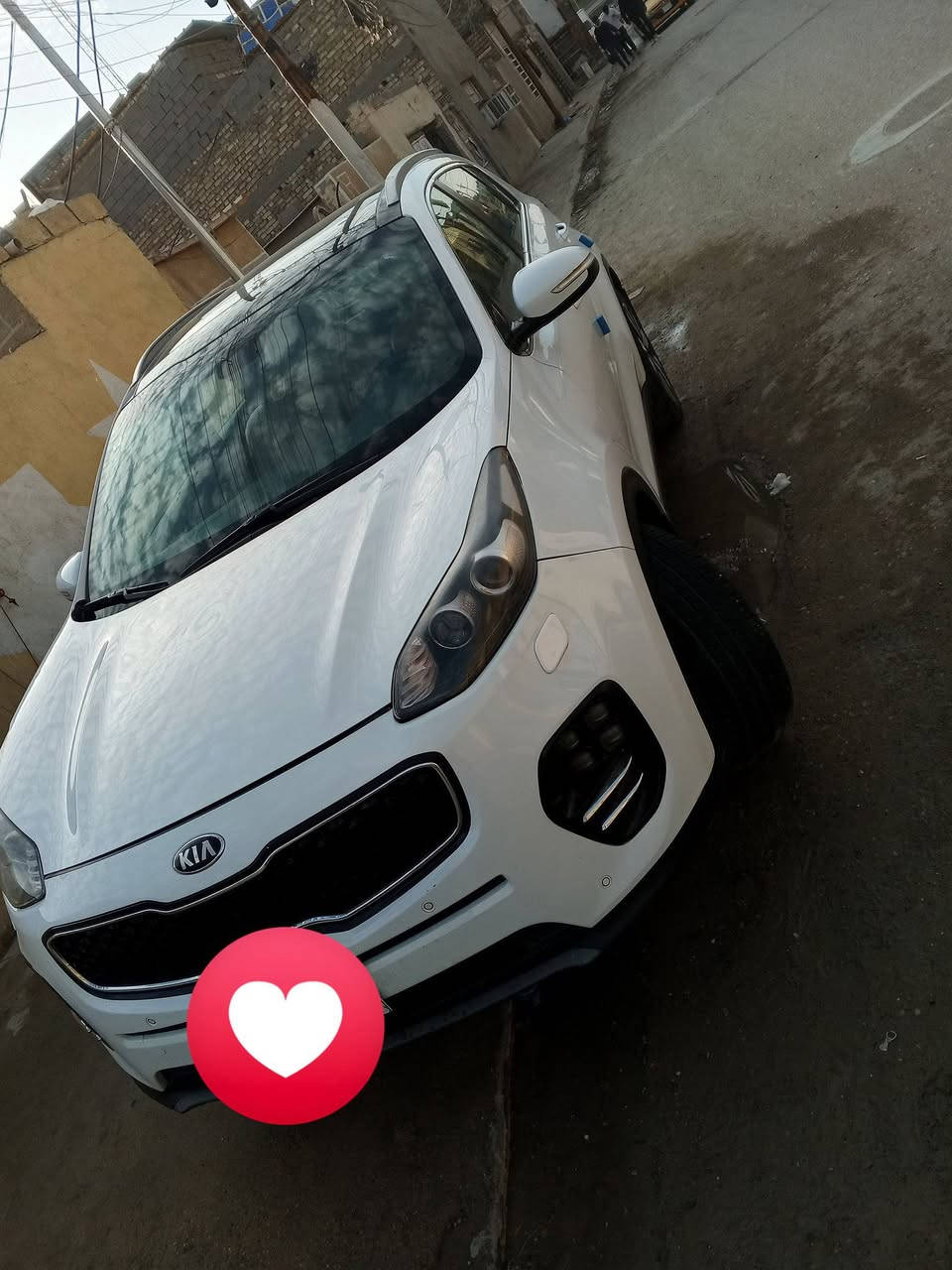 للبيع كيه سبورتج
موديل 18 خليجيه 
فول واصفات 1/1
سايدك بريك دكمه 
بنرامه فول كبير محرك مكفولات 
السياره بيه صبغ بس الامشر 
مكان السيارة بغداد ب زيونه 
السعر 182 وبيه مجال انشالله 
الرقم ***********
***********
