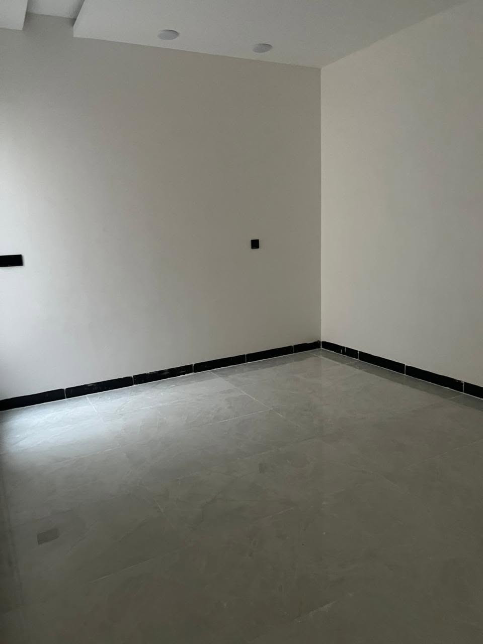 ( إعلانـــ  إعلانــــ )   

داران للبيـــع زيرو 

 العنوان/حي الاخاء بظهر كنيسة تايتنك 

المساحة :100م واجهه 5 

طابقين الارضي غرفةنوم وهول واستقبال ومطبخ وصحيات 

الطابق الثاني 3 غرف نوم وصحيات 

 لمعرفة الاسعار وباقي العروض على

     رابط التلكرام والواتساب

  [https://t.me/+qTZcegvM12c4NmNi](https://l.facebook.com/l.php?u=https%3A%2F%2Ft.me%2F%2BqTZcegvM12c4NmNi%3Ffbclid%3DIwZXh0bgNhZW0CMTAAYnJpZBEwVHBTN0M3QTRxcnF1WWl6VHNydGMGYXBwX2lkEDIyMjAzOTE3ODgyMDA4OTIAAR7-tg1Pb7CIc7xP4tI-bXby1qmsHoEju3BUvWCcG-Q6QUneLh84FnzZcVo4Jw_aem_LnBNCDTSYbRxPKjHHE1FcA&h=AUALch5NrO51QBVxfr96nJQPC_UD_fauV3pLQB-7NiQSWp2cF6w5wr4vc_luoQUwkgINgTcywuf3OD8U6xTAcDntioBCZF5_mEE71leQ6bTdsZf5_i-jp_3G-qPTo8XdskmW6fkgb9GQppRk&__tn__=-UK-R&c[0]=AUBfkL5trjcZZ8_idbyAXGgip2oSxIXQZPzzsptI-BhQZgq3zPxePjMc5A9BfQuvihwuAxZ6pnqHdIfzQ8YYfHjDl87FWEkgMFngxFBt_NVlQ6s94mxbQGp1tkjMgJCsJ4ash6aDznJR18BzWm1acRq_9fR2rM1eeyjFiAXwkQ) 

[https://chat.whatsapp.com/DMjChweRxHdK65JdzVDy1z?mode=gi_t](https://chat.whatsapp.com/DMjChweRxHdK65JdzVDy1z?mode=gi_t&fbclid=IwZXh0bgNhZW0CMTAAYnJpZBEwVHBTN0M3QTRxcnF1WWl6VHNydGMGYXBwX2lkEDIyMjAzOTE3ODgyMDA4OTIAAR7-tg1Pb7CIc7xP4tI-bXby1qmsHoEju3BUvWCcG-Q6QUneLh84FnzZcVo4Jw_aem_LnBNCDTSYbRxPKjHHE1FcA)

 للاستفسار مــراجعــــة [#مكتــــب_البـحريـــن](https://www.facebook.com/hashtag/%D9%85%D9%83%D8%AA%D9%80%D9%80%D9%80%D9%80%D8%A8_%D8%A7%D9%84%D8%A8%D9%80%D8%AD%D8%B1%D9%8A%D9%80%D9%80%D9%80%D9%86?__cft__[0]=AZaymUYEFx62Soybs5zLRJ5o0OLAlFw4xKcHaf_sjAxWaUTJGgYaucOguN51k1tZwl0QM6Cd3Fe1ZgpFoHNcsDbK_1IJ9CcunktB354rtrHoGmGoAxVI1oKaLejZwDG1MOfiTvn86UdcqC_Hh-6f-OAT&__tn__=*NK-R)

حــــي الحدبــــاء قــــرب مرطبــــات البحريــــن

او الاتصــــال علــــى الرقــــم :

 *********** 

 *********** عرض أقل عرض أقل
