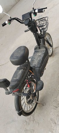دراجه كهربائية • بدون عيب • باتري كبير