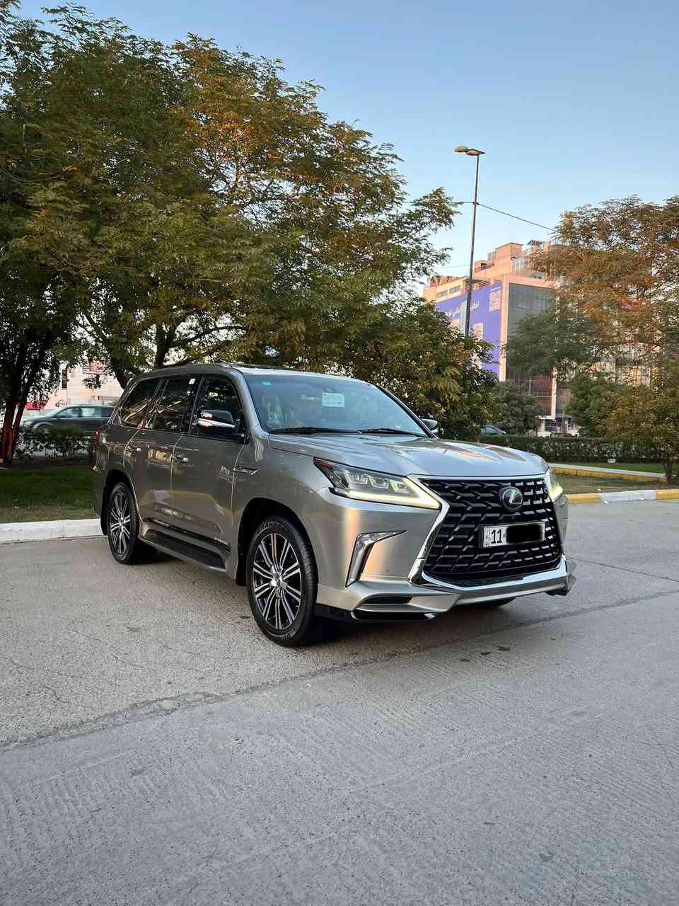 السلام عليكم 
بعد التحية والتقدير 

لكزس 2021 وكالة البريم مكفولة كفالة عامة صبغ بارد تبديل حتى الدعاميات بدون صبغ   بيها بي دي ار بسيط بالجاملغ الامامي السيارة كلش جديدة داخل لا مشخط ولامشكك صدر امامي خلفي وضع الشركة صدر بشرط هزة وفحص ورقم جديد وتراي السيارة زيرو بحالة الشركة 

المواصفات 

ابواب شفط 
فتحه سقف 
داتا شو
اشارة تسلسلية
خمس بصمات 
مري شفط 
ثلاث شاشات 
اربع كامرات 
دبل رادار امامي جانبي 
بردات جانبية 
ذاكرة كشن وستيرن 
‏‎5 كاميرات
تدفئة تبريد كشنات
حساس امامي +خلفي 
دمام خلفي
نظام ملاحة
صندوق بصمه +شفط 
تحكم ستيرن فوول 
كروز قفل سرعه
ستيرن كهرباء 
شفتات بالستيرن 
جكات تصعيد وتنزيل 
ماوس تحكم بالشاشه
هاند بريك بصمه 
ثلاث انظمه قياده ECO +NORMAL +SPORT 
مانع انزلاق
كراسي امامي وخلفي كهرباء 
كراسي اماميه تبريد وتدفئة 
كرسي السايق خزن ميموري متحرك 
كراسي خلفيه تبريد
٨ ايرباك 
ماشيه 55 الف
طفايه بالصدر 
ثلاجه 

مكانها  بغداد العامريه 
السيارة رقم بغداد 
السعر 745$  وبيها مجال

***********
