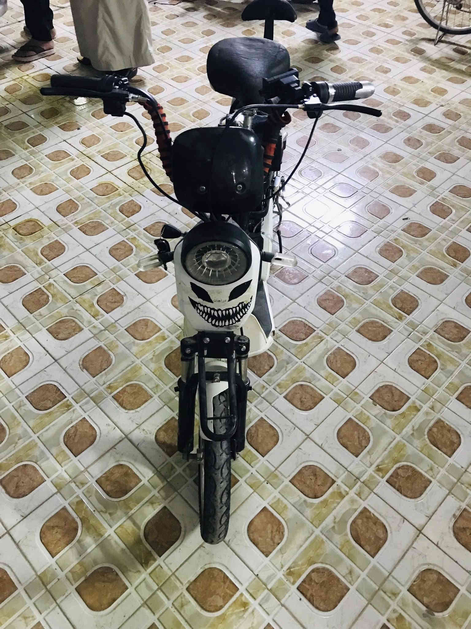 متاح دراجه شحن حجم ١٦ كهربائيات كله شغاله بطاريات تخم جدد النضافه مثل ما موضح بصور السعر ١٨٠ يرهم بيع و مراوس مكاني هيت حي البكر *********** وتساب واتصال
