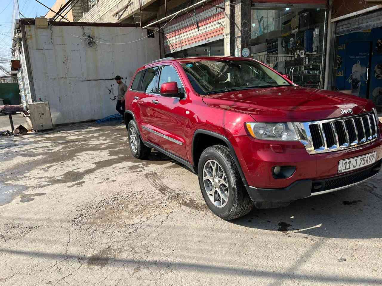 السلام عليكم
للبيع جيب 2013 فول السياره لمتدد 
بيها بارد فقط موضح بالسونار والباقي مكفول السياره جاهزه رقم بغداد الدولي السعر 165 وبيها مجال *********** مكان السياره بغداد
الخاص مغلق
