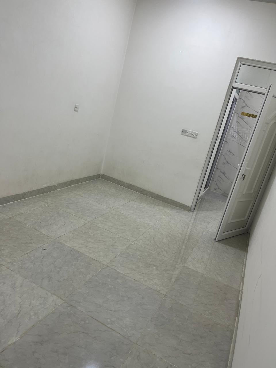 للايجار

شقة 100 متر للايجار في السماح الثانية قرب جامع الغفور 
تتكون الشقة من غرفتين نوم واستقبال ومطبخ وحمام وبيتونه
بدل ايجار 225
***********
