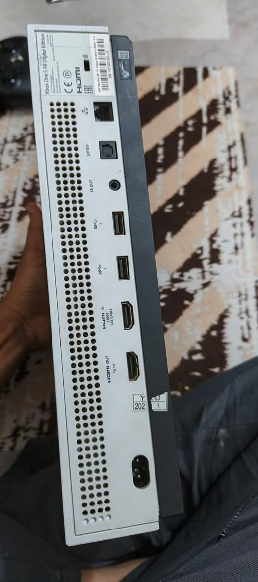 سلام عليكم شباب
اكس بوكس ون اس ذاكره ١ تيرا 
وياه ٢ يدات و٢بطاريات وشاحنه بطاريات 
بي ١٠ ايام كيم باس 
جهاز لك استيكر 
سعر ١٦٥ 
مكاني بغداد المشتل 
متواجد فيس


**إذا كنت صاحب هذا الإعلان وتريد حذفه لأي سبب، رجاءا أرسل رسالة إلى الدعم الفني**