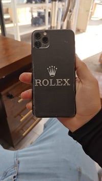 ايفون 11pro max ذاكره 256 بطاريه 73 مستبدل فقط شاشه  وضهر مفطر كله شغل...