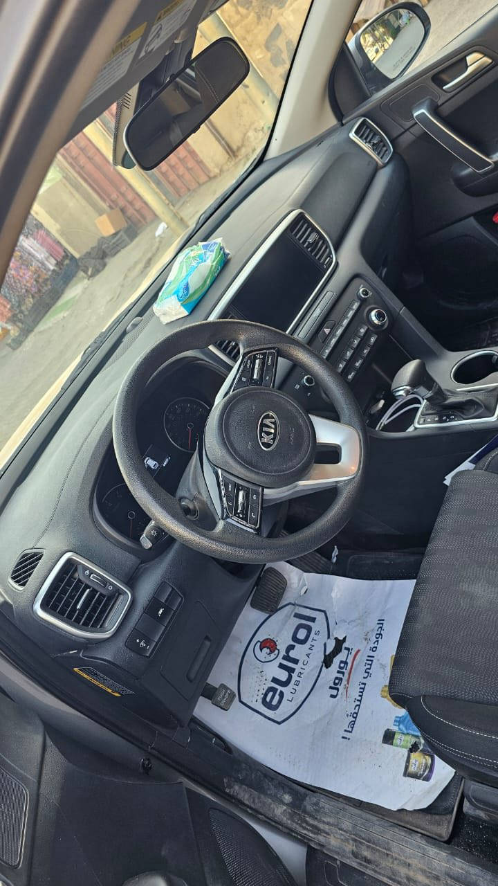 السلام عليكم..رمضان مبارك
للبيع سبورتج موديل  2021
مواصفات معروفه ..
السياره جديده ونضيفه بمعنى الكلمه..
وارد امريكي كلين تايتل..فقط مكانين بارد قليل مع تكحيل  حسب السونار 
ماشية  44ميل استخدام شخصي 
اتريد تحويل اتريد وكالة.
مكان السياره بغداد منطقه الدورة 
السعر 17500$يعني 175ورقه وبيها مجال لشراي..
هاتف ***********
