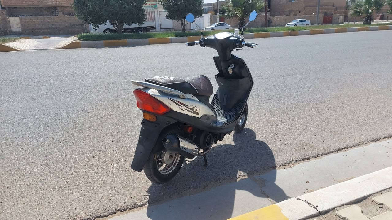 سلام عليكم شباب
ماكس عدله بلاديه  بس  المحرك  مفتوح 49   او شغل مضبوط
لون  سلفر ويل كب رياضي  تايرات H لايت عدسه  عين الشيطان  صالنصه  رياضي  FM الاصلي او تريد  صالنصه كاتم بلاديه  كلجات أمامي خلفي جديد  اصلي  تايوان 🇹🇼 

كشن جلد  مري جمجمه محركها  كفاله بيع او مراوس ***********
