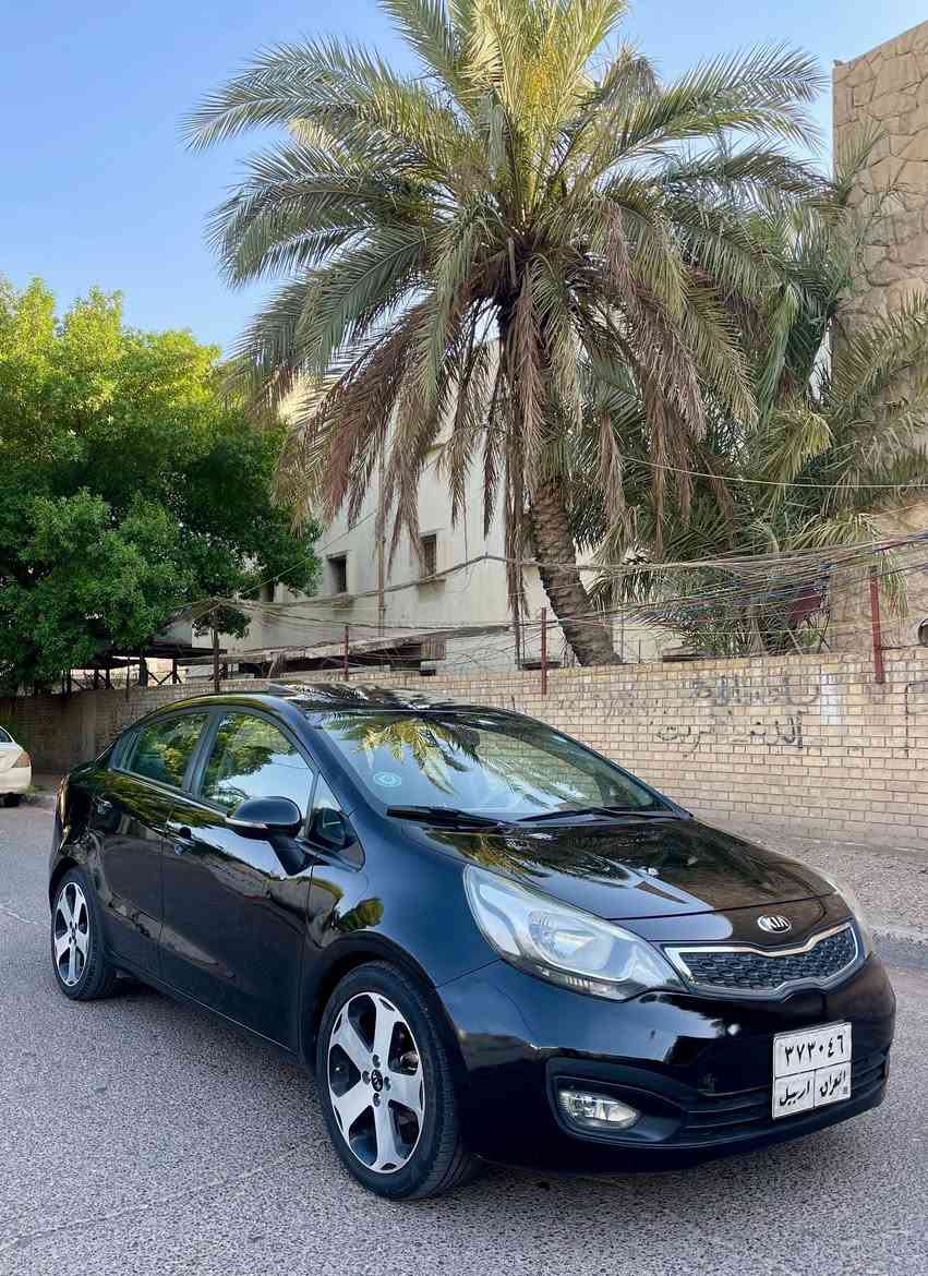 السلام عليكم 
كيا ريو 2014 خليجيه
بيه صبغ نص الجاملغ الامامي فقط اثر شخط
محرك 1600 دبل قطره المرغوب 
كير ومحرك كفاله شرط الفحص
ماشه 91 km
كامرا خلفيه 
حساس 
شاشه
فتحة سقف
اشاير بالمري 
4 جام كهرباء 
السياره جاهزه كير ومحرك وحداديه وتخم تاير وتبريد
واي نقص مابيه 
السعر 83 وبيه مجال 
عنواني بغداد
متواجد واتساب 
***********
