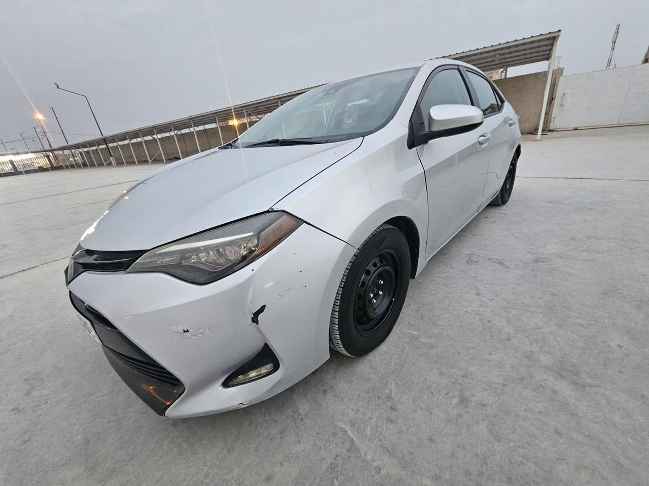 السلام عليكم لبيع كورلا  موديل 2018فئه Le مكينه 1800  وارد أمريكي حادثهه بسيط جدا  جاملغ وبنيد بدون دواخل  وبدون ايرباك + تبديل فقط باب خلف لسايق لسيارة بيها 3 قطع وشرط السونار حره تحويل مباشر رقم واسط سنوية لل2030 صورالحادث بالمنشور السياره جاهزه من كل شي السعر 128وبيهه مجال لشراي مكان السياره الكوت مركز المدينه رقم الهاتف ***********
