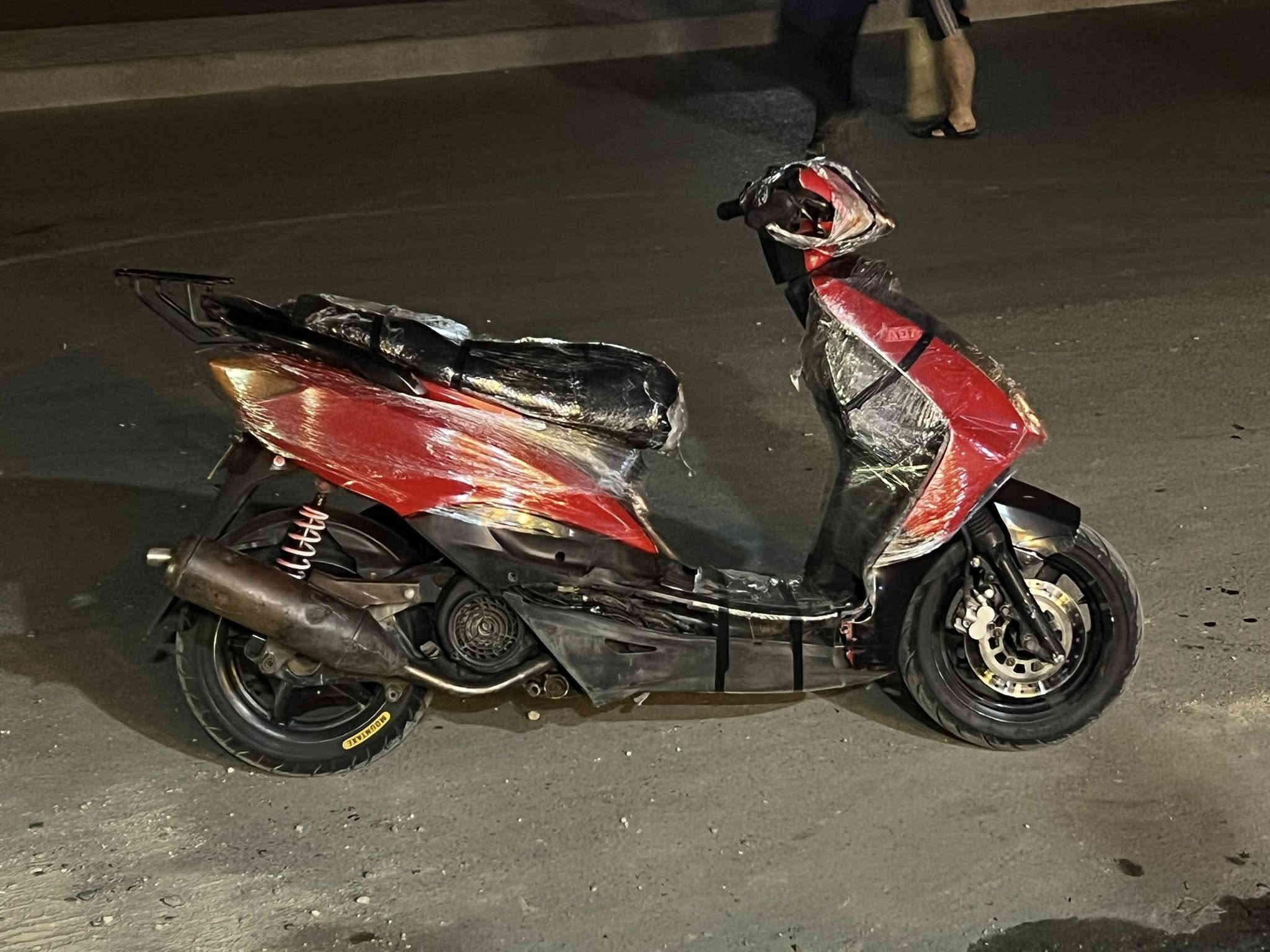 السلام عليكم
سكنس نثية ادراجة خير من الله معدلهة كلش حلو ادراجة كلشي شغال بيهة زوج تايرات جدد 
ادراجة مناقصهة اي شي فقط كفراتهة تعبانة 
اصليات يحتاج لحسم لليط مالتهم او تبدل كفراتهة محركهة مجفتة بيدي اطيك بي ضمان سنة اي نقص ما بيهة كلشي شغال عارضهة 550 وبيهة مجال نتراهم 
مكاني بغداد البياع 
***********
