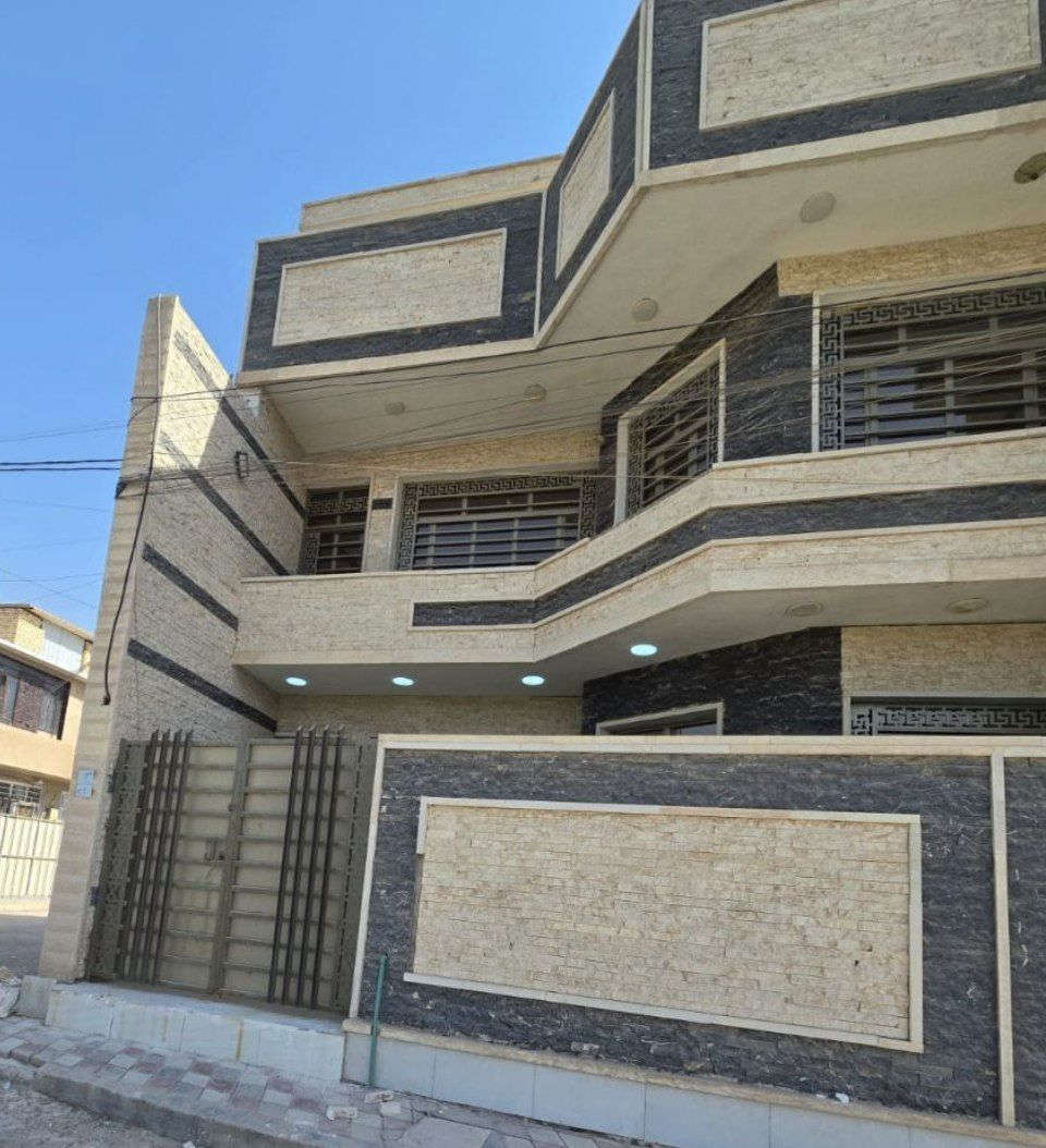 بيت مسلح قاطين للبيع ١٢٠م __ سند 25 ارخص من باقي بيوت بالمنطقة مستعجله ع بيع عنوان __مقابل بوابة برج  الجزيرة بوابة دخول الإستفسار أكثر إتصال هاتفي ***********
