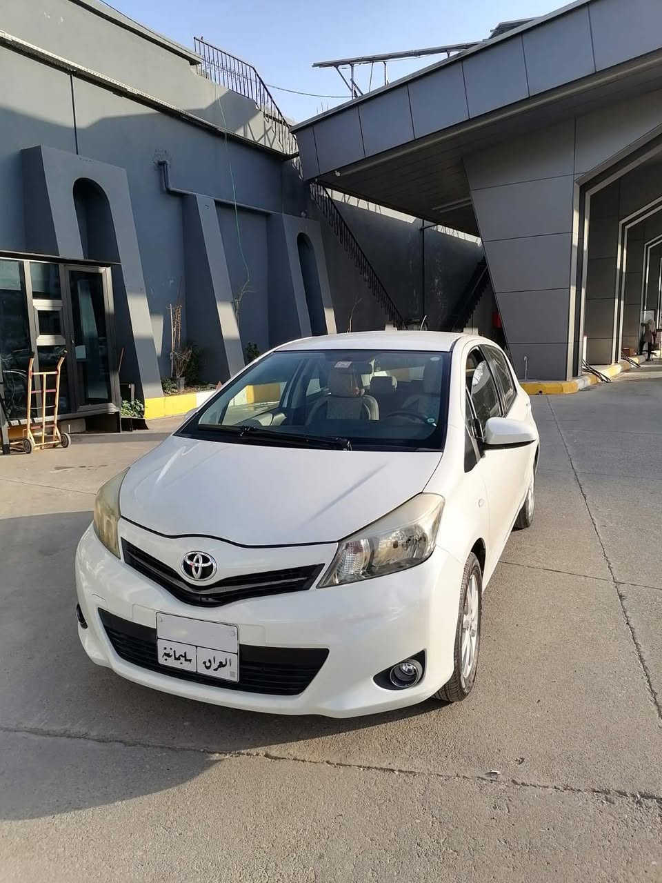 توێتا  یارس ٢٠١٢ 
ڕەنگ سپی سەدەف
نموونەیە لە جوانی 

لە شەریکەوە دوو دەستی کردووە و ٩ ساڵە لای خۆمانە
مەکینە بچووک

گێڕ و مەکینە و تەقە و ڕەقە و لە دەعامی بۆ دەعام بە ضەمان
دینارێک مەسروفی تیا نییە

دەعم  و شوخت و چاڵی نییە 

یەک بست دەرگای سەکن ساردە
چەمەلغی پێشەوەی سەکن چوار پەنجە بۆیاخی هەڵی یاوە بە هۆی دەمانچەی غەسلی سەیارە شۆردنەوە

١ ساڵە سەنەوی بەسەر چووە

نرخ 
104 گەڵا
موعامەلە

ڤایبر و سیم 
*********** السليمانية, العراق
