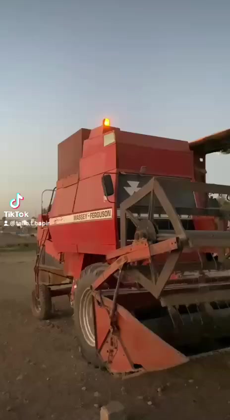 سعری 5 ملیۆن 
دەراسە فەرگەسۆن مودیل ١٩٩٠
کتابی شریکەی هەیە  گێر و مەکینەی بە شەرتە
محمل کامل ئیش دەکات مەزبووتە  شوێن دوروبەری هەلێر
***********
