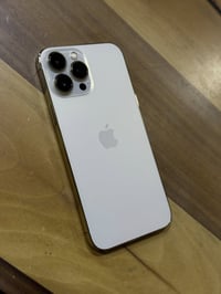 ايفون 13 برو ماكس للبيع الجهاز نضيف جداً مابي ولا شخط ولا زلغ  وتر برو...