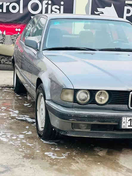 السلام عليكم
BMW للبيع

موديل 1991

صبغ بلاد فقط البنيد مصبوغ 

غرفه جلد

جامات 4 كهرباء

كهربائيات بلاد 

حداديه خلفي امامي 💯 

مكينه جديدة قبل كم يوم بدلتها

تبريد

تدفئه

تخم تاير 

رقم انكليزي باسمي 

الحجم 735

مكان السياره العماره

***********
السعر 70 وبيه مجال
