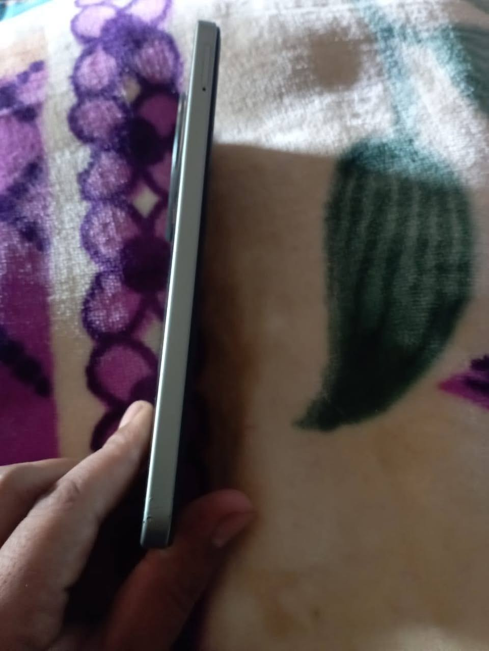 السلام عليكم جهاز للبيع او مراوس حسب القناعه اسم الجهاز POCO C75ذكره 256 رام 8على 8 60 فريم بوبجي سلاسه قويه لا تكطيع ولا لاك سرعه الشاشه 120 هيردز جهاز مال بيت لا مفتوح ولا مصلح مكفول من كلشي مكاني بابل مركز المدينه رقمي خابرني وبخدمتك ***********
