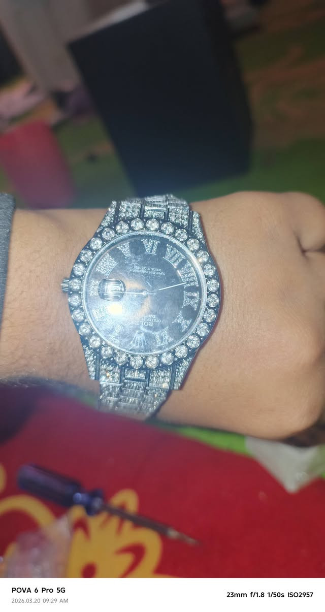 ساعات بهاذ الشكل الجميل القطعه ي5 الف 
التوصيل 5 الف لجميع المحافظات


**إذا كنت صاحب هذا الإعلان وتريد حذفه لأي سبب، رجاءا أرسل رسالة إلى الدعم الفني**