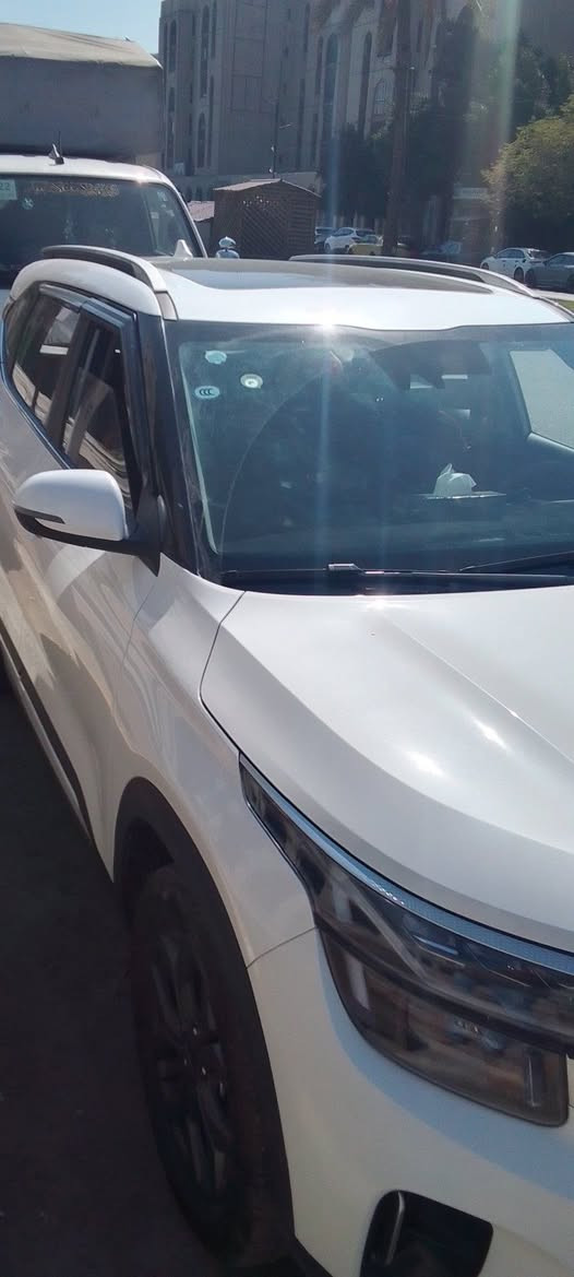 السلام عليكم للبيع
كيا سيلتوس خليجي 
ابيض صدفي
كفالة عامة بأسمي
ماشية 8000
محرك 1500 دبل نوزل
حساسات أمامي خلفي 
كامرة دوارة 
 بغداد السعر 178 ورقة  
للاتصال ***********
