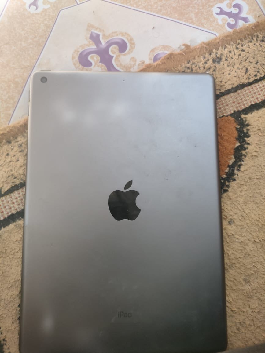 السلام عليكم ايباد iPad  7 ذاكره 128 الجهاز نضيف يخبل استعمال بيت كامل الملحقات شاحنه اصلي +كارتون مراوس باكس ماكس أو بيع مستعجل عليه 
رقم متواجد واتساب ***********
