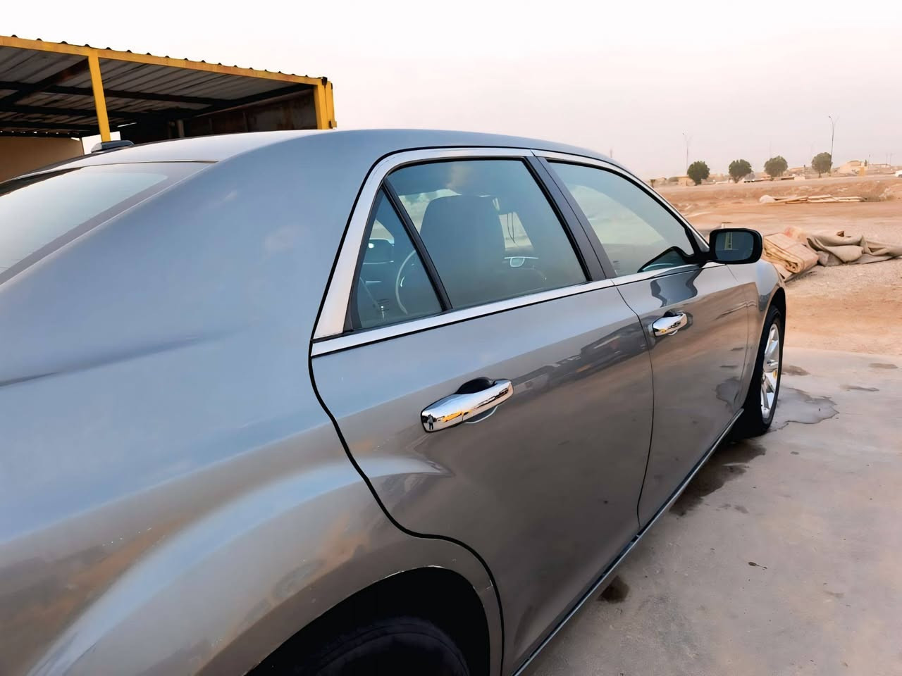 السلام عليكم
كرايسلر c300 
2011  وارد كندي كلين تايتل مكفولة السيارة ماشيه 185mi حقيقي رقم نينوى بـ اسمي تحويل ثاني يوم سنوية لـ 2031 حدادية 100% طخم تايرات جديد مكينة جديدة وكير عصا مكفولات سيارة مال جناي ونضيفة انضف من الصور كشنات حضن s حاملت اكواب تدفئة تبريد كشنات كهرباء وباقي المواصفات معروفة بالاوباما 
السعر :- 160$ وبيها مجال 
الهاتف :- ‏‪***********‬‏
