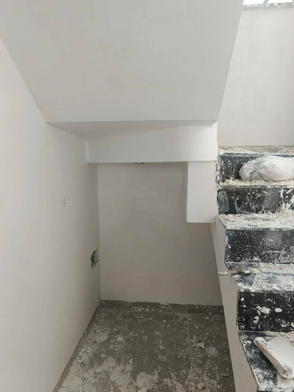 كادر لبخ جص شغل ع المساطر من الموصل  الأن البيت يطول 3إيام المبيت ابنفس البيت النشتغلو التزام بالموعد وأتقان بالعمل والي يريد شغل مرتب وتلف ماكو  والي يريد ايشوف شغلي في الشرقاط اني حاضر مجموعة تتكون من5 اسطوات و5 عماله نفرات هاذا جزء من عملي ومن الله التوفيق للجميع. رقم الهاتف ***********
