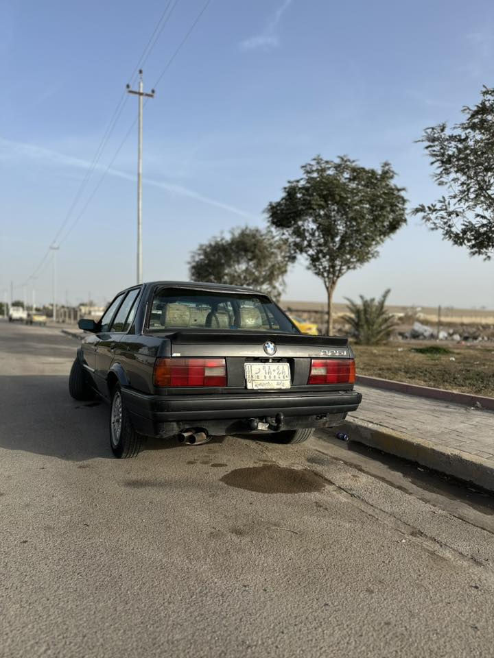 بي ام زعرة مديل 1989 وارد ياباني محرك 25 مفتوح كير اوتو مري كهرباء تبريد تدفئ شغال جام كهرباء كهرابائيات السيارة ممتازه سيارة بيها جراد ممصبوغه بدون حادث مكان بغداد السيدية *********** سعر 55 ورقة وبيها مجال للشراي السيارة بأسمي التحويل ثاني يوم
