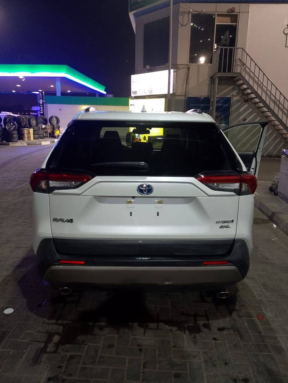 تويوتا رافور هايبرد ياباني موديل 2024 بيها صبغ جملوق امامي شبر فقط سياره مرقم نينوى بكتاب شهداء سعر  على اتصال ***********
