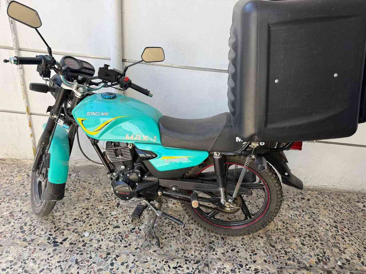 السلام عليكم دراجه سونك ماكس للبيع حجم الدراجه 200 سرعه 140 اللون سمائي الموديل 2025 شهر 12 الدراجه جاهزه على اخر حبه ولا برغي نقص  شرط الفحص السعر 800 بيها مجال بسيط حك جيتك مكان دراجه بغداد منصور ***********
