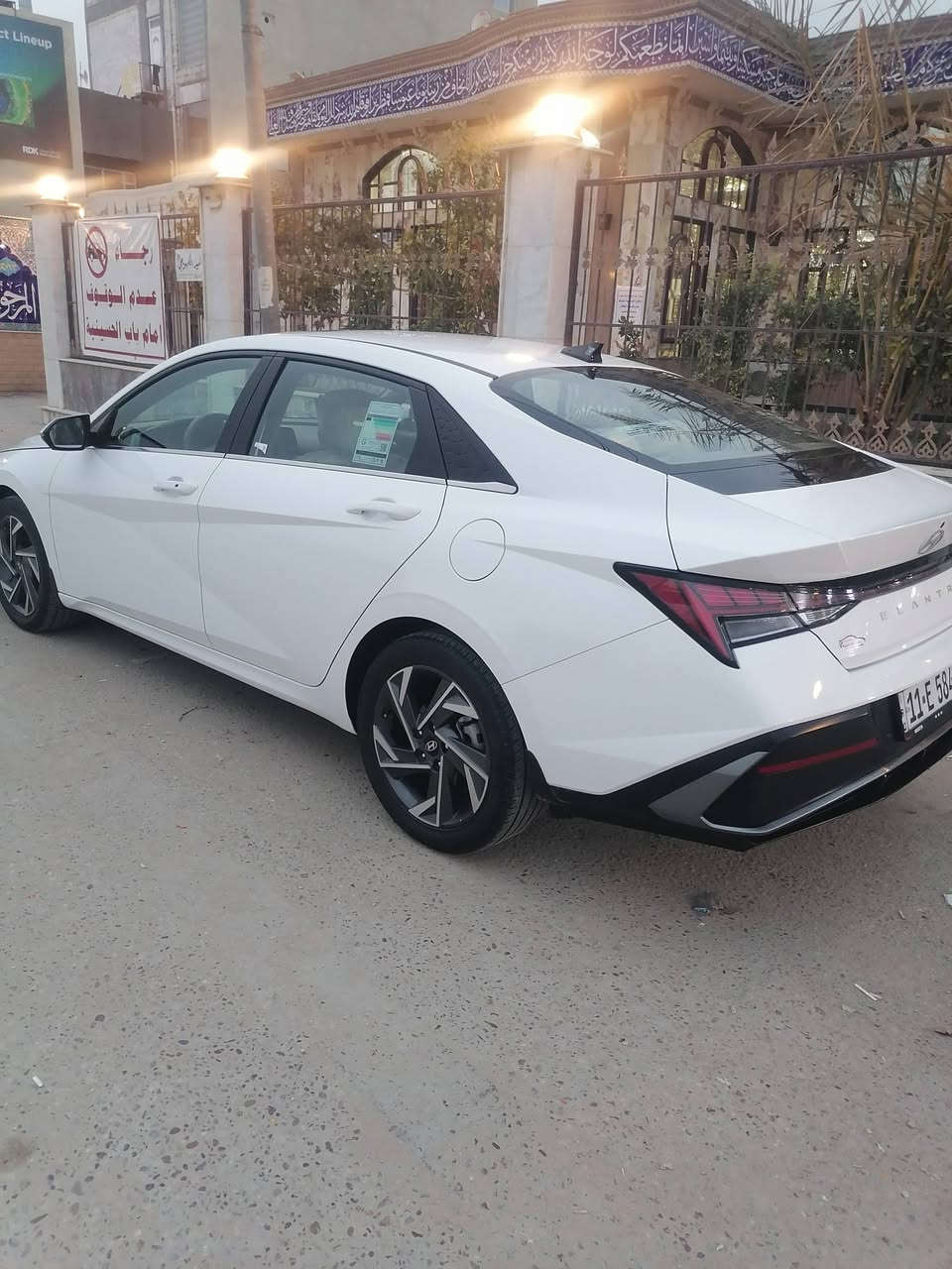 السلام عليكم للبيع موديل ٢٠٢٤ خليجي مكينه ٢٠٠٠ فول مواصفات ماشيه ٥١، بصمه، تشغيل عن بعد، اسلايت روف، شاشه كاربلي،مع كامره ٣٦٠درجه ٤وضعيات قياده، ادرليف مود، مري شفط، حساسات امامي وخلفي، حساس اطار، لدات امامي وخلفي قطعتين تبريد شحن لاسلكي، السيارة كفاله من صبغ وتبدل وبارد وفتح بوضع الشركه كلها، بيه كم رصعه بدون اشخوط، السعر المطلوب 185 مكاني كربلاء الشراي يتصل على الرقم ***********
