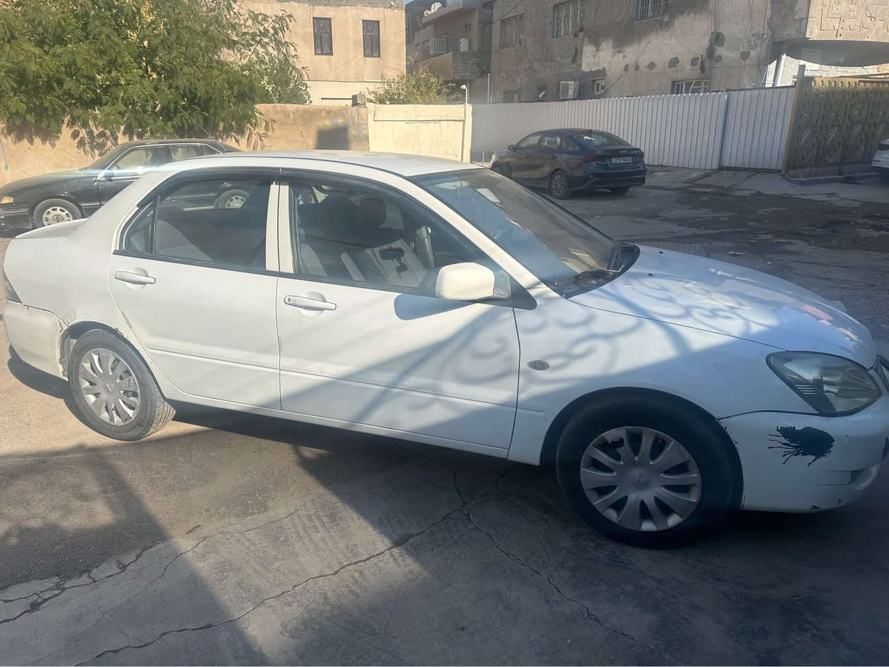 لانسر موديل ٢٠١١ السونار مرفق وياها بيها بارد فقط 
الدعاميه الاماميه مبدله محرك ٢٠٠٠ شادلها السياره نظيفه السعر ٨٥ 
العنوان بغداد شارع حيفا او حي الاعلام 
للاستفسار الاتصال على 
*********** بغداد, العراق
