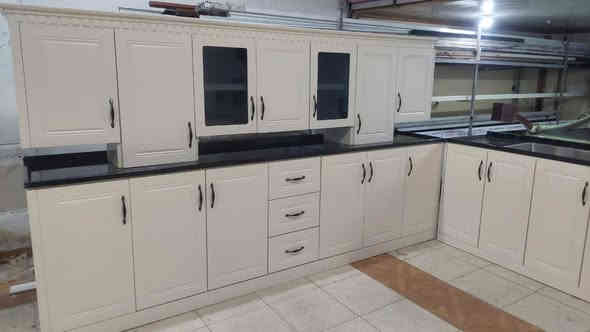 كاونتر المنيوم ابواب خشب. السعر مليون 400الف ( hdf) 3امتار الكاونتر و 3امتار الملحق وسنك متر ونص كامل مرمر وتوصيل لحد البغداد مجاني  راسلني عالاواتساب ***********جديد العنوان اربيل
