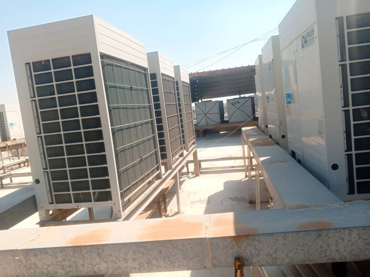 السلام عليكم 
عندي منضومه تبريد مركزي شركه ميديا مستخدم قليل جدآ نضيف للبيع كامل شغال 100طن اذا تفيدكم 
***********
