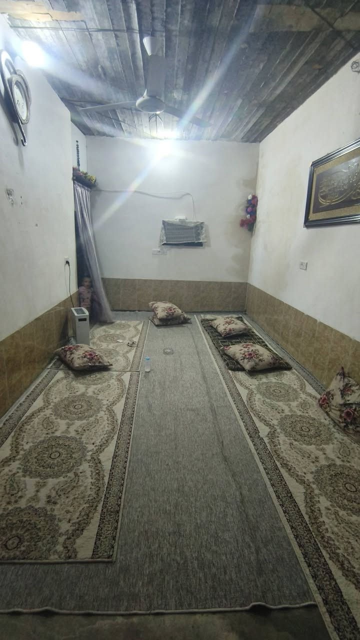 دار للبيع مسجل بالبلدية زراعي 100 متر مكون من غرف  استقبال وهول وغرفة
 الموقع الحمزلي قرب سياج
  للاتصال او تواصل على الوتساب  الرقم: ***********
