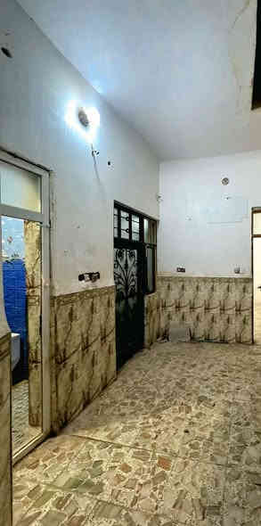 للبيع  أو للإيجار بيت 100 متر طابو صرف

حي ميسان قطاع 79 الشريط 

خلف الشارع العام 

‏شارع 10 متر تبليط ومجاري كامل

بناء صب كونكريت مسلح 

يتكون من غرفة وصالة ومطبخ واستقبال وصحيات داخلية وخارجية ومكشوفة وطارمة

ملاحظة البيت فارغ غير مسكون
‏‪***********
